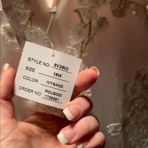 Davids Bridal size 16W ballgown wedding dress